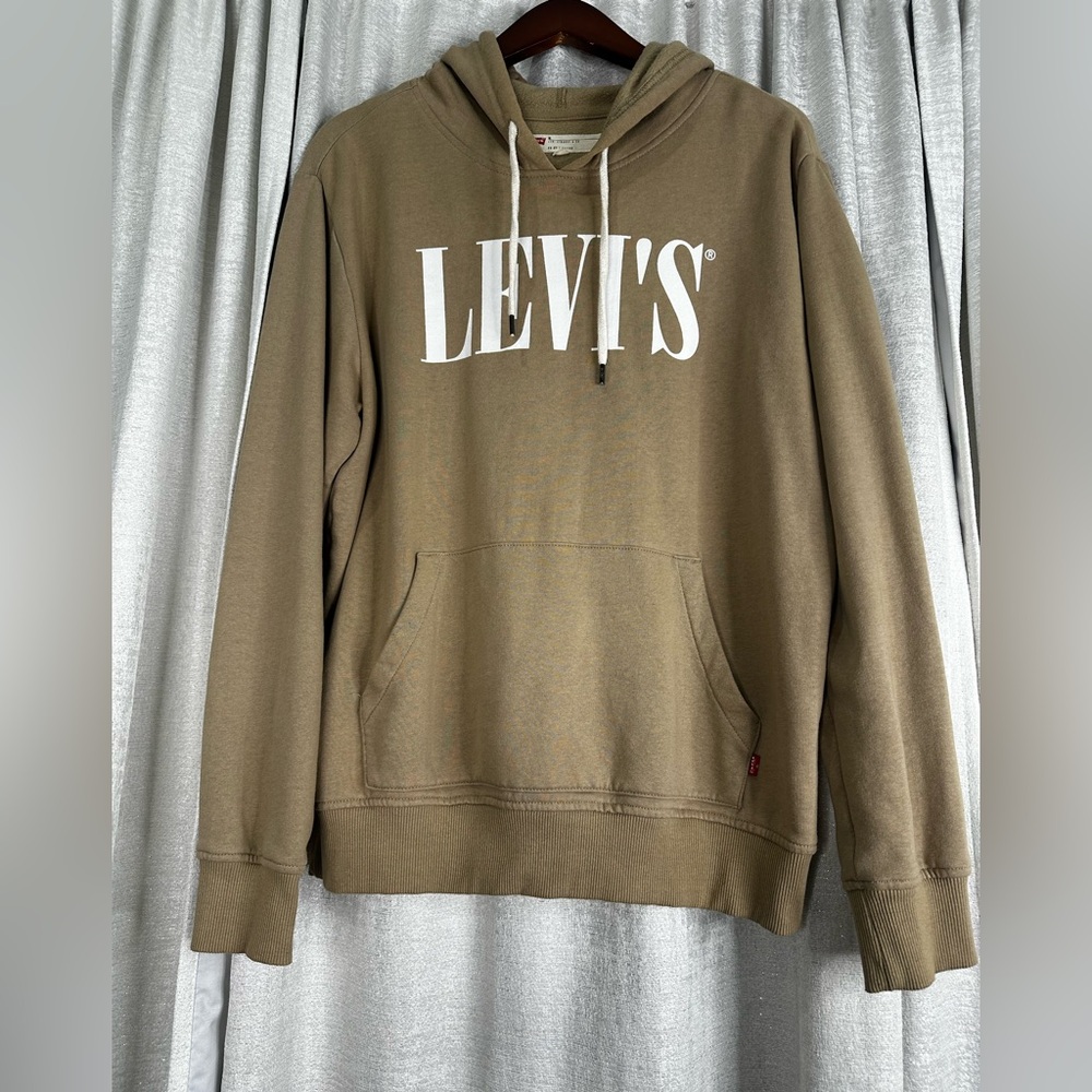 Tan Levi hoodie 
Size M